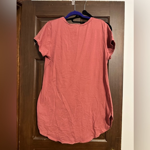 Fashion Nova Tee - Picture 3 of 3